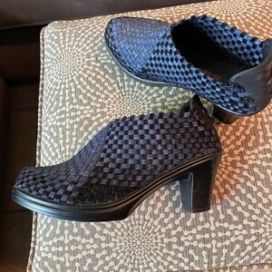 Bernie Mev Women's Shoes.  Navy Blue, size 9  (EU size 40)